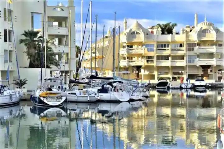 New Confort Benalmadena Luaran gambar