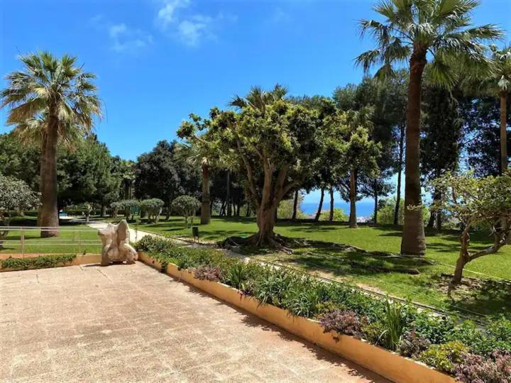 New Confort Benalmadena Luaran gambar